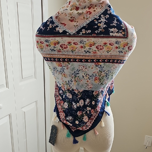TWIG &ARROW Accessories - Floral Patterned‎ Scarf with Tassels. By TWIG & ARROW NWT
